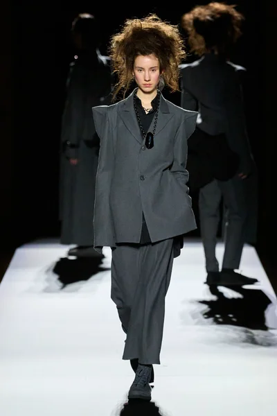 Look 32